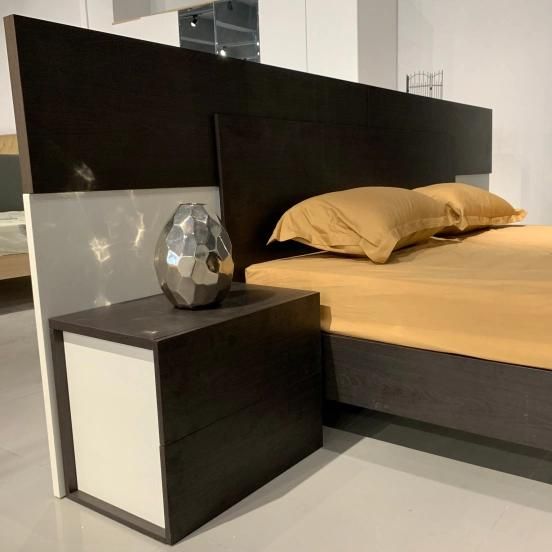 Custom European Design Bedroom Furniture Super King Size Bed for Villa/Resort/Apartment