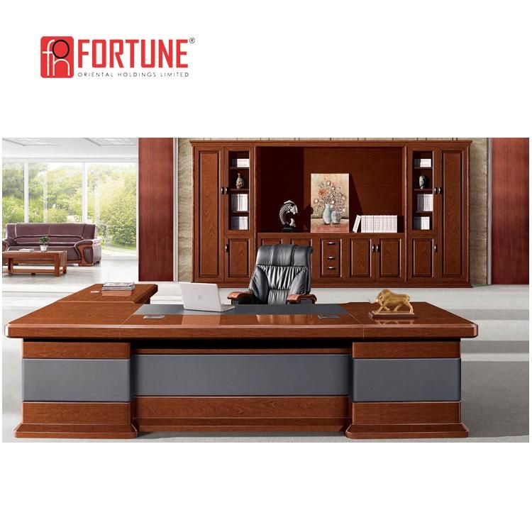 Customized Size Boss Office Desk Executive Desk with Matching Leather Chair