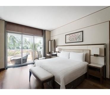 Modern Brown Wooden ISO9001 Certificated Hotel Bedroom Sutie Furniture